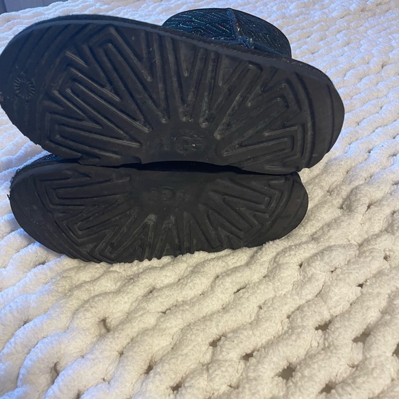 Rainbow Logo Uggs - Picture 3 of 6